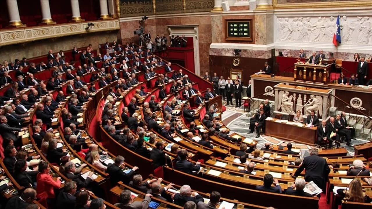 Fransada ilk dəfə qadın parlamentin sədri seçilib<span class="qirmizi"></span>
