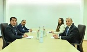 Hikmət Hacıyev Ermənistanda Qriqoryanla görüşdü