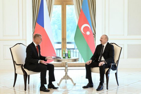 İlham Əliyevin Çexiyanın Baş naziri ilə təkbətək görüşü keçirildi (YENİLƏNİB)