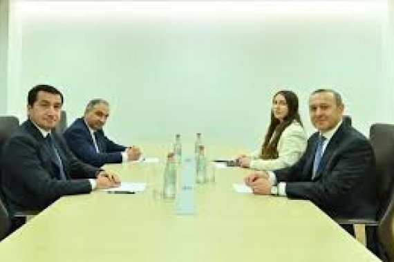 Hikmət Hacıyev Ermənistanda Qriqoryanla görüşdü