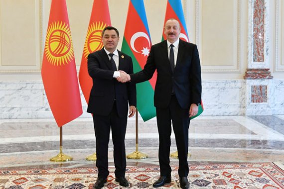 Əliyev Japarovu təbrik etdi